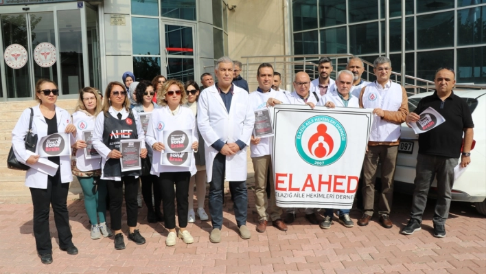 Elazığ'da aile hekimleri sağlıkçılara yönelik şiddeti protesto etti