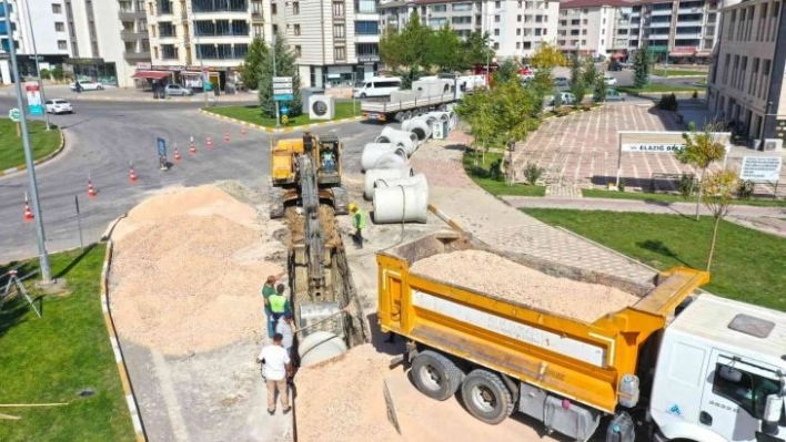 Elazığ'da altyapı yenileme çalışmaları sürüyor