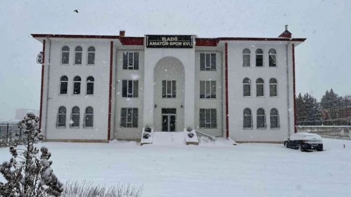 Elazığ'da amatör liglere kar engeli