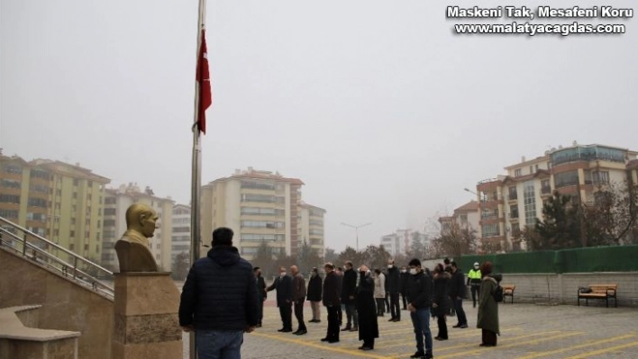 Elazığ'da bayrak töreni eşliğinde istiklal Marşı okundu