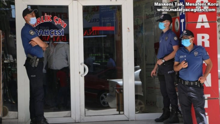 Elazığ'da bıçaklanan eski meclis üyesi hayatını kaybetti