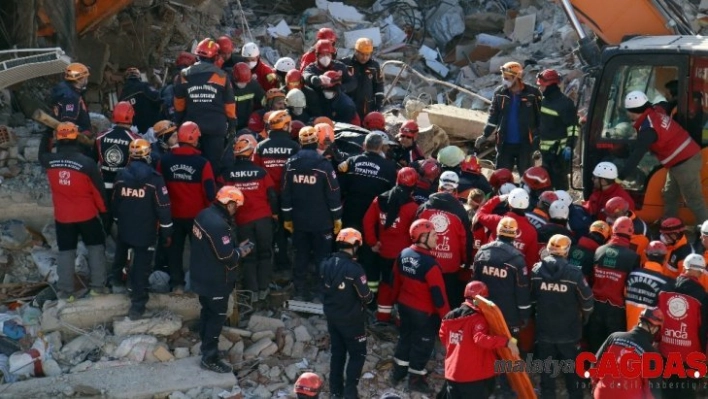 Elazığ'da bir kişinin daha cansız bedenine ulaşıldı