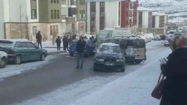 Elazığ'da buzlanma kazaları beraberinde getirdi