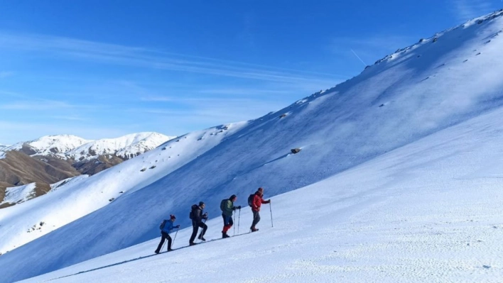 2 bin 620 metre yüksekliğindeki Akdağ'a tırmandı