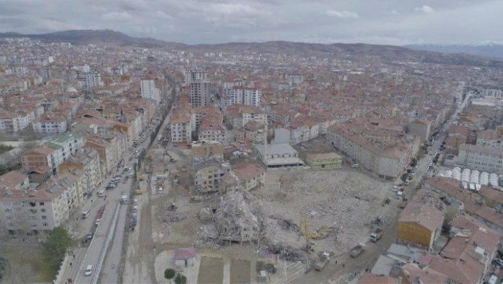 Elazığ'da deprem 24 bin yapıya hasar verdi