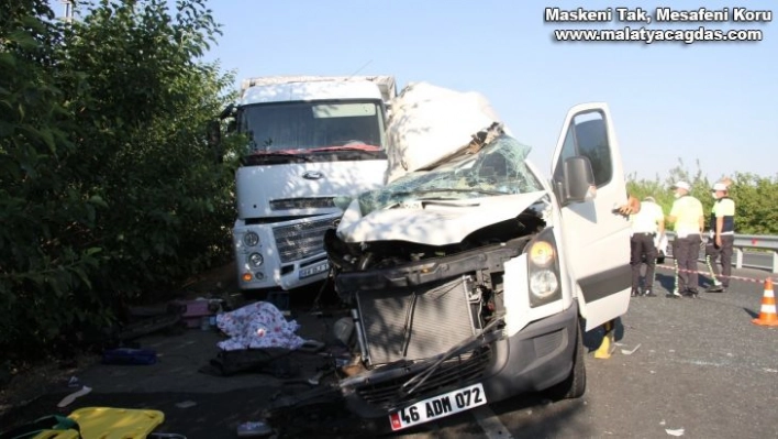 Elazığ'da düğün yolunda feci kaza: 3 ölü, 10 yaralı