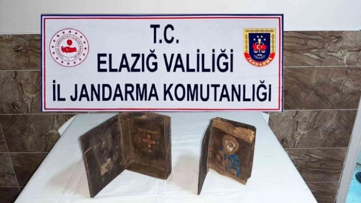 Elazığ'da el yazması İncil ele geçirildi