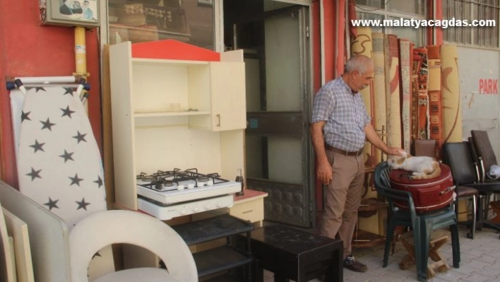 Elazığ'da ikinci el ve spotçular öğrencileri bekliyor