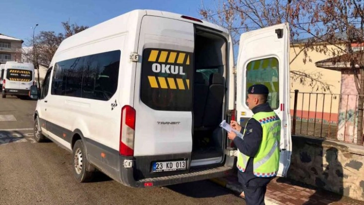 Elazığ'da jandarma ekipleri okul servis araçlarını denetledi