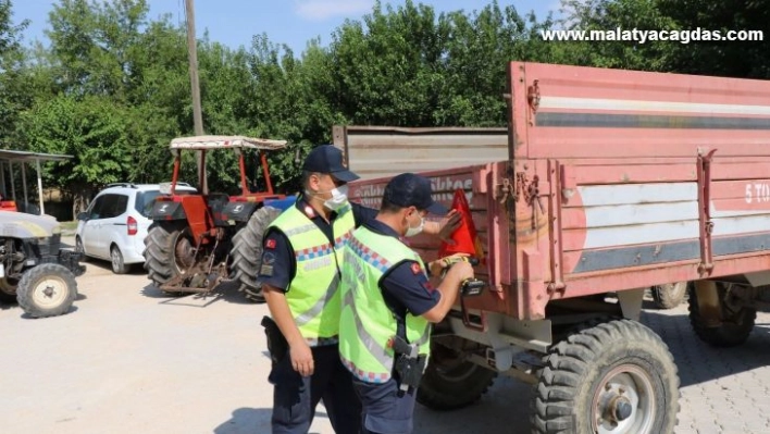 Elazığ'da jandarma, traktör denetimi yaptı