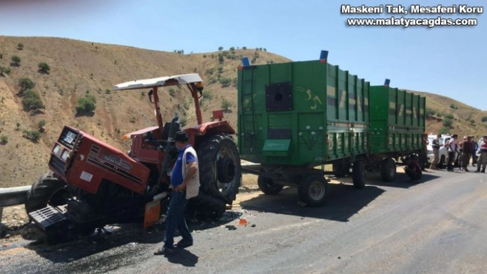 Elazığ'da kamyonla çarpışan traktör ikiye bölündü