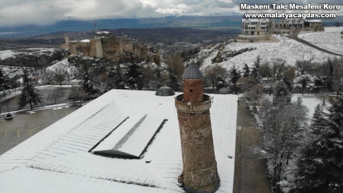 Elazığ'da kar yağışı, Harput  beyaz gelinliğini giydi