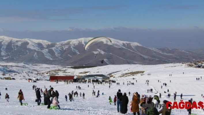 Elazığ'da kayak merkezi tatilcilerle doldu