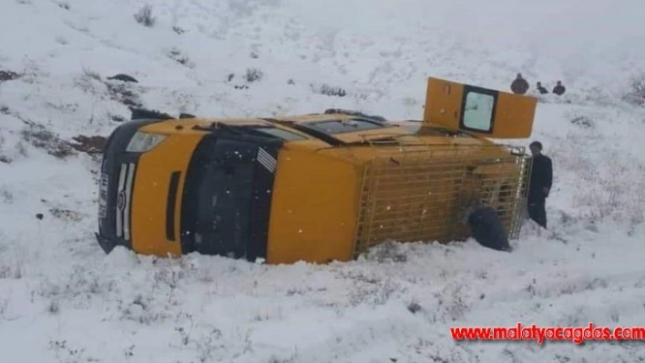 Elazığ'da minibüs devrildi: 8 yaralı