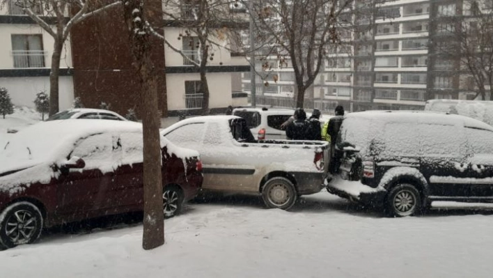 Elazığ'da öğrenci servisi yan yattı: 1 yaralı