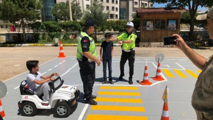 Elazığ'da öğrencilere trafik eğitimi