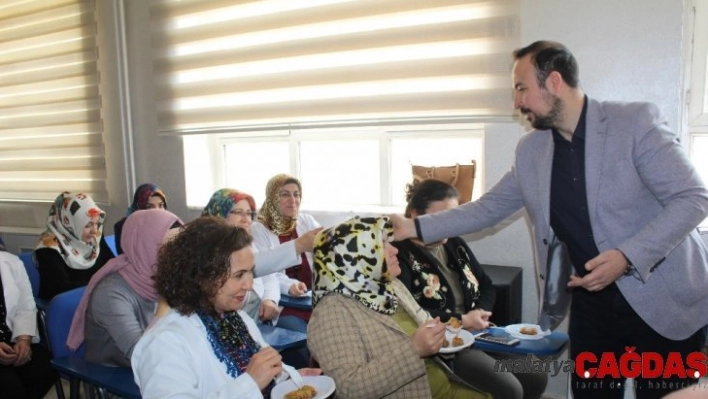 Elazığ'da öğretmenler eğitime baklava ile başladı