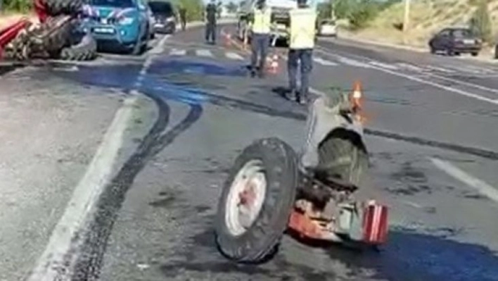 Elazığ'da otomobil ile çarpışan traktör ikiye bölündü:  2 yaralı