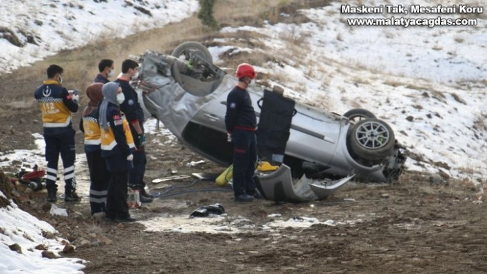 Elazığ'da otomobil takla attı: 1 ölü, 1 yaralı