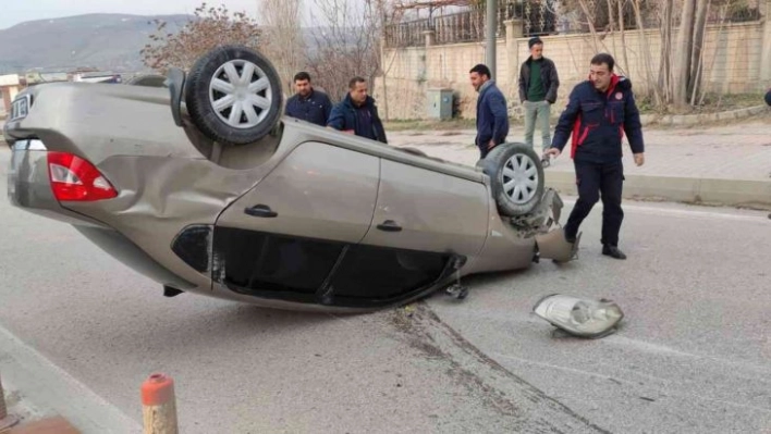 Elazığ'da otomobil ters döndü: 1 yaralı