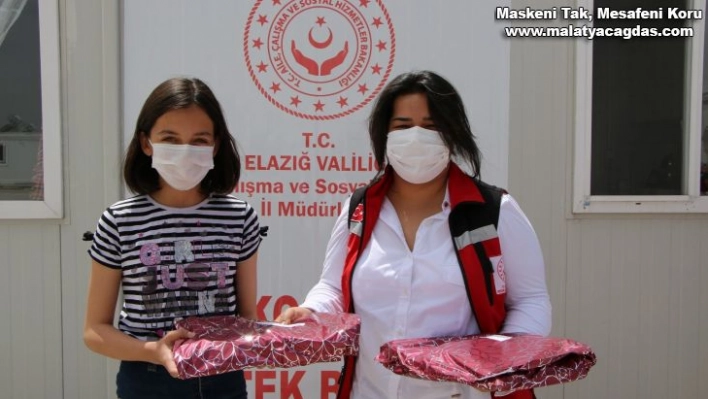 Elazığ'da resim, şiir ve kompozisyon yarışmasında dereceye girenlere ödülleri verildi