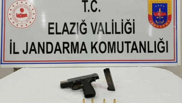 Elazığ'da ruhsatsız tabanca ele geçirdi