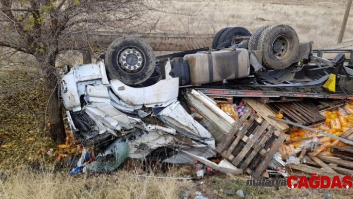 Elazığ'da tır devrildi: 1 yaralı