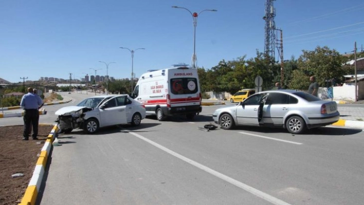 Elazığ'da trafik kazası: 2 yaralı