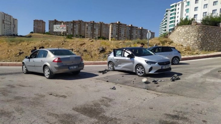 Elazığ'da trafik kazası: 2 yaralı