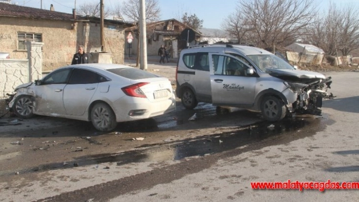 Elazığ'da trafik kazası: 3 yaralı