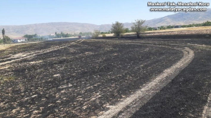 Elazığ'da yangın,arpa ekili arazi kül oldu