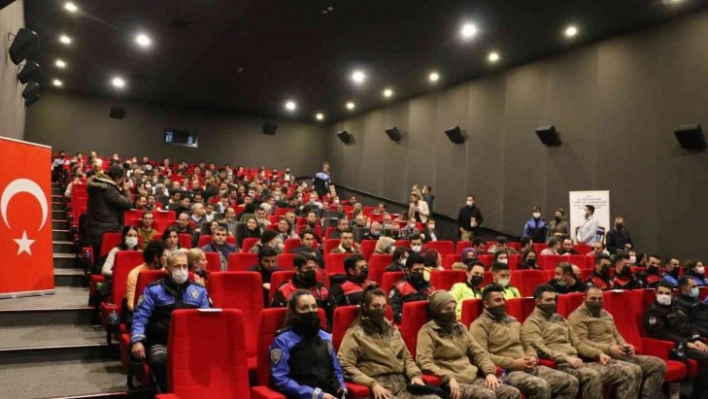 Elazığ Emniyet Müdürlüğü ekipleri, 'Kesişme: İyi ki Varsın Eren' filminde bir araya geldi