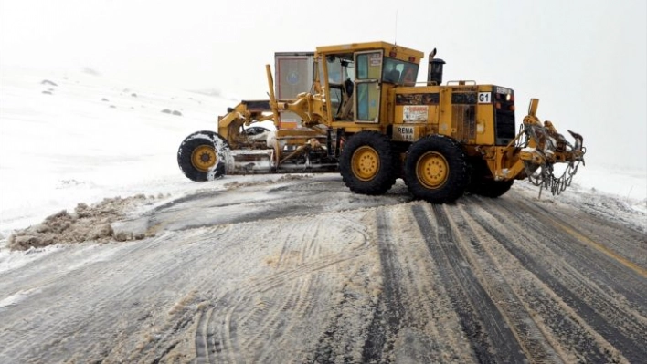 Baharda kar ve tipi ulaşımı aksattı