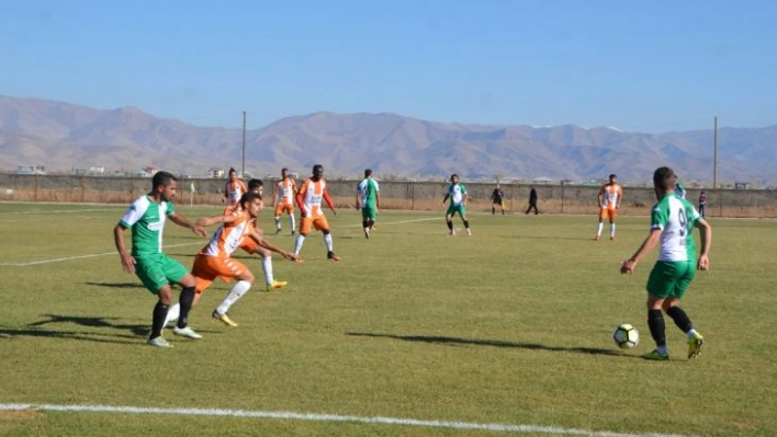 Yüksekova Belediyespor, 1960 Silopispor'u 4-0 yendi.