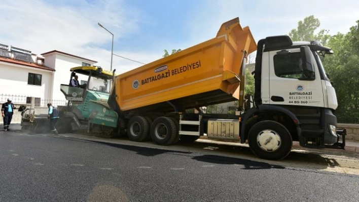 Alacakapı Mahallesi'ne Sıcak Asfalt Döküldü