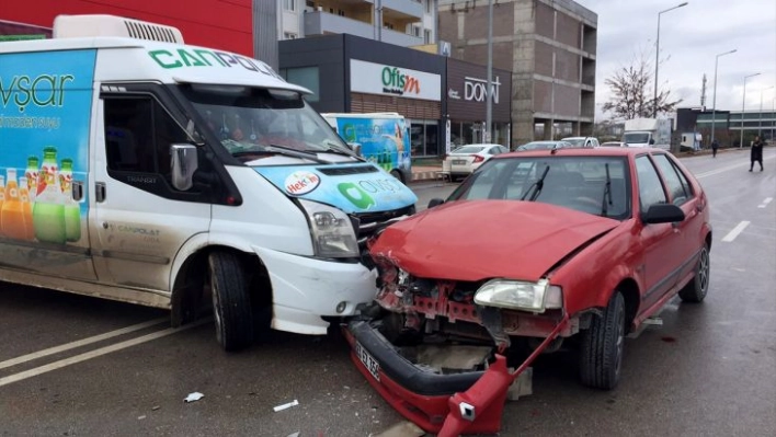 Elazığ'da trafik kazası: 2 yaralı