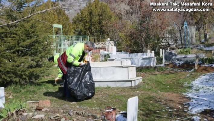 Elazığ'ın mahalle mezarlıklarında kapsamlı temizlik