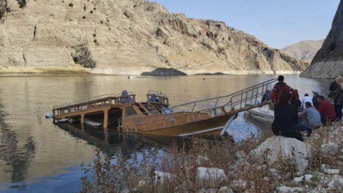 Elazığ Valiliği batan tekne ile ilgili inceleme başlattı