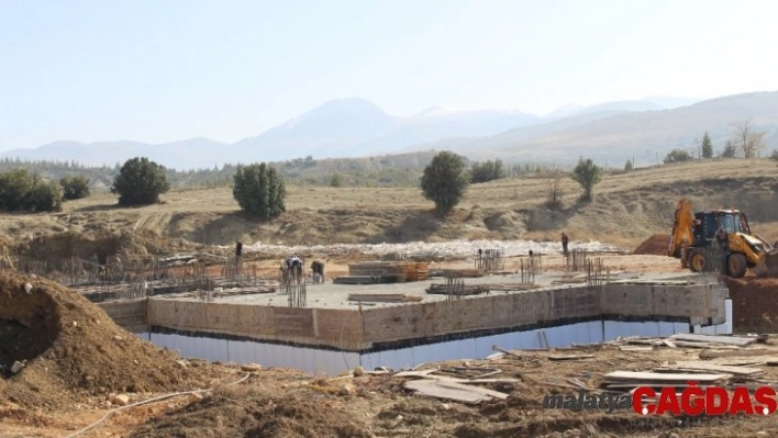 Elmalı Otogarı'nın inşaatı sürüyor