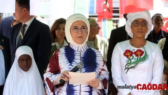 Emine Erdoğan Gambiya'da okul ve cami açılışı yaptı