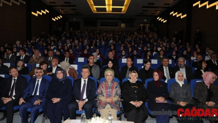 Emine Erdoğan'ın annesinin eğitime bakış açısı ile anlattığı anı duygulandırdı