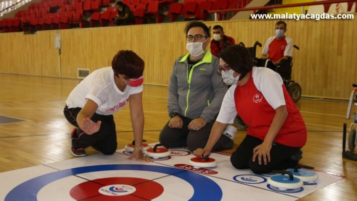 Engelli gençlerde floor curling sevinci