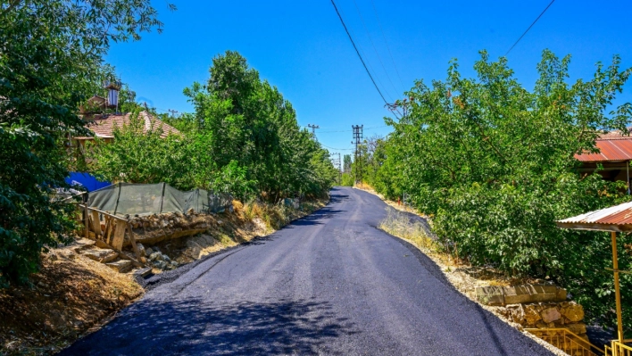 Er Hekimhan'daki Yol Çalışmalarını İnceledi