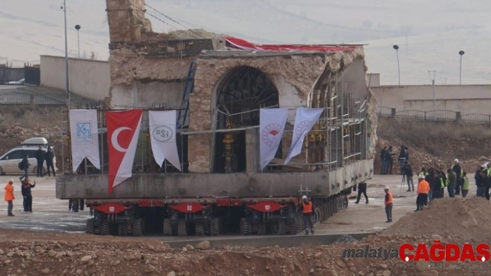 Er-Rızk Camii yeni yerine ulaştı