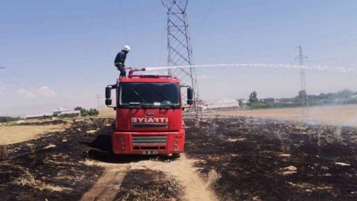 Erciş'te ot yangını