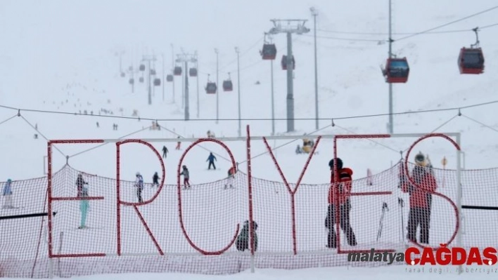 Erciyes'te kar kalınlığı 100 santimetreye ulaştı