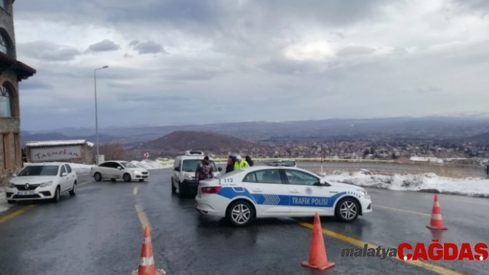 Erciyes'te tipi yolları kapattı