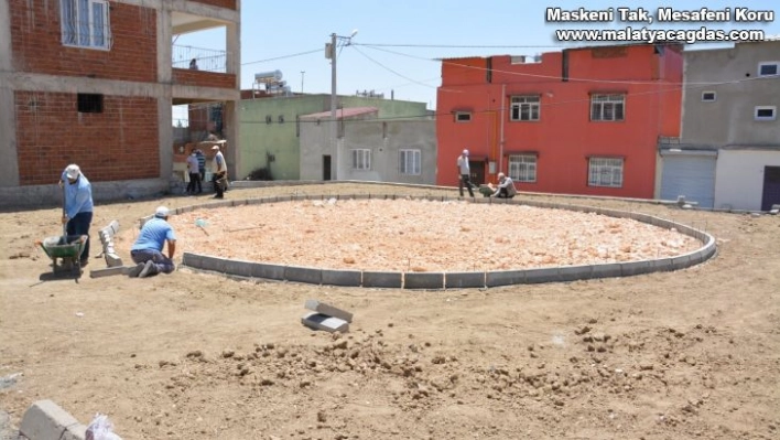 Ergani Belediyesi park ve çocuk oyun alanı yapımına devam ediyor