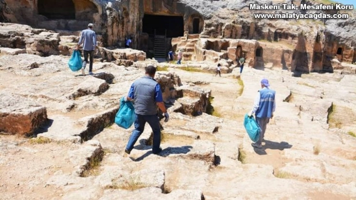 Ergani'de tarihi mekanlarda çevre temizliği başlatıldı