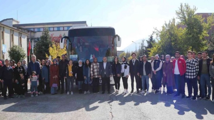 ERÜ'ye yeni kayıt yaptıran öğrencilere 'Kayseri Kültür Yolu Turu' düzenlendi